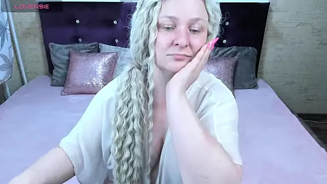 ChloeCerisse – webcam model profile photo Image 19