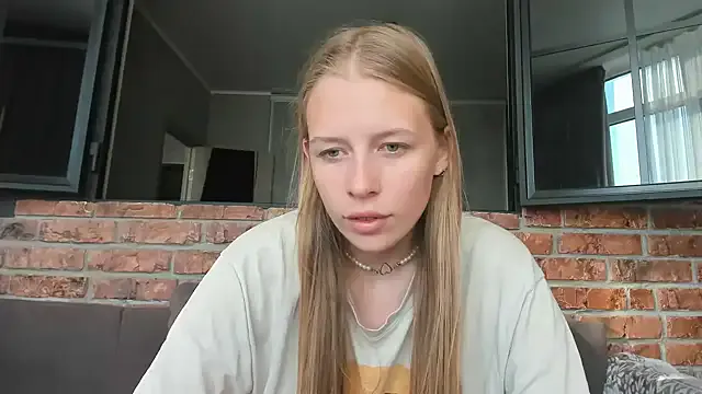 Mona_Plus – webcam model profile photo Image 11