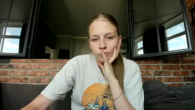 Mona_Plus – webcam model profile photo Image 3