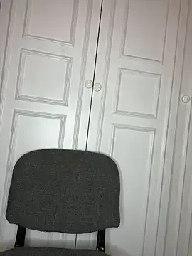 emy_bonita1 – webcam model profile photo Image 2