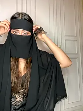 emy_bonita1 – webcam model profile photo Image 3