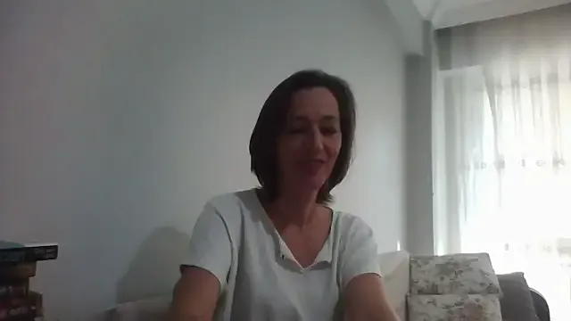 IvyStuart – webcam model profile photo Image 2