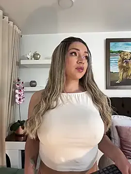 ErzabelLew – webcam model profile photo Image 3