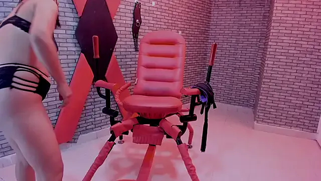 MiraKova – webcam model profile photo Image 6