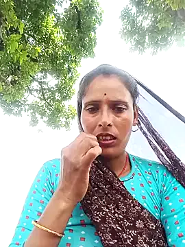 MiraKova – webcam model profile photo Image 12