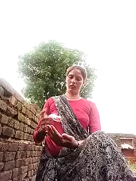 MiraKova – webcam model profile photo Image 3