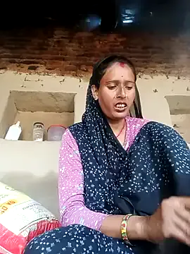 MiraKova – webcam model profile photo Image 5