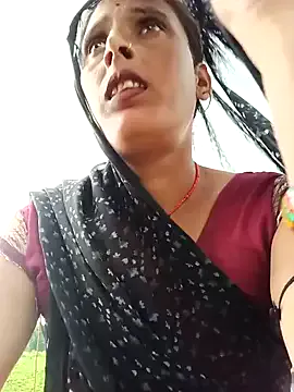 MiraKova – webcam model profile photo Image 7