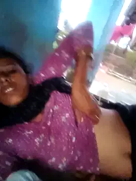 MiraKova – webcam model profile photo Image 8