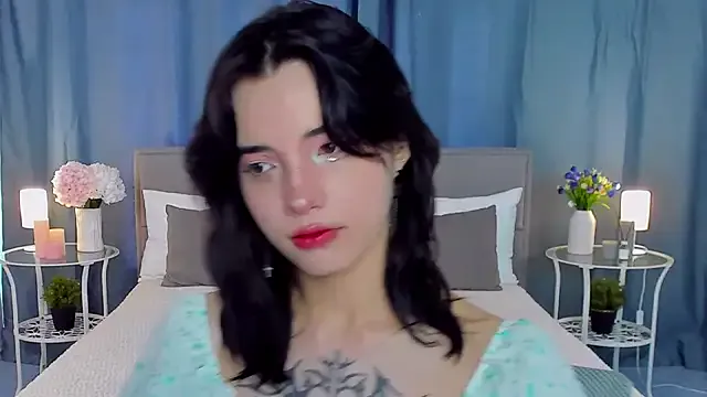 avolood – webcam model profile photo Image 12