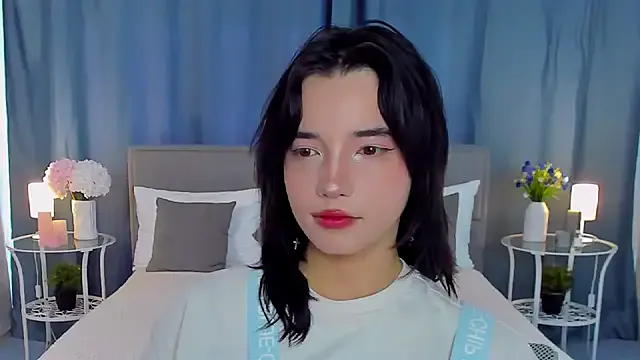 avolood – webcam model profile photo Image 13