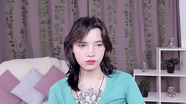 avolood – webcam model profile photo Image 3