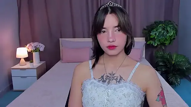 avolood – webcam model profile photo Image 6