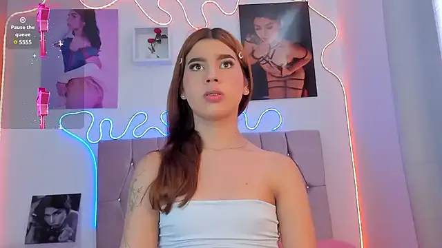 MiraKova – webcam model profile photo Image 8