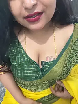 LaraCharm – webcam model profile photo Image 13