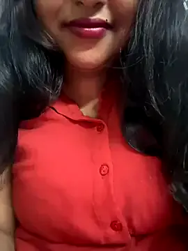 LaraCharm – webcam model profile photo Image 18