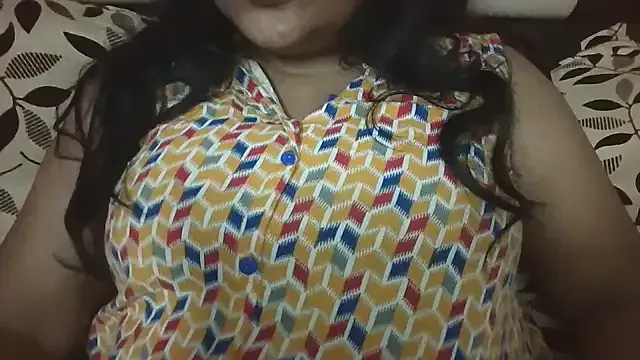 LaraCharm – webcam model profile photo Image 9