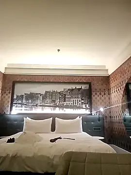 LaraCharm – webcam model profile photo Image 2