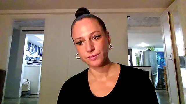 YasmienAtos – webcam model profile photo Image 10