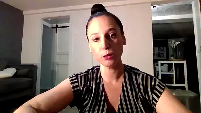 YasmienAtos – webcam model profile photo Image 13