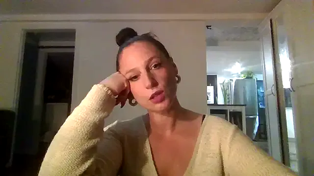 YasmienAtos – webcam model profile photo Image 15