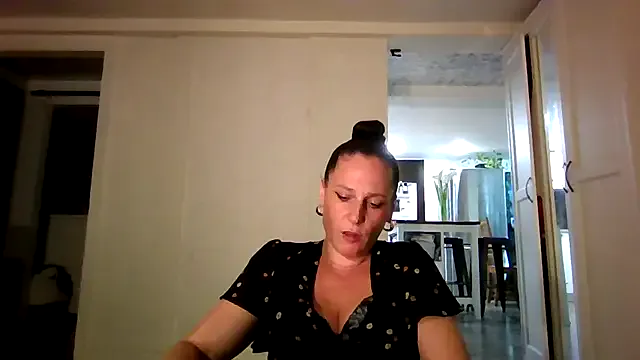 YasmienAtos – webcam model profile photo Image 9