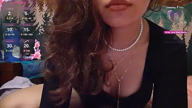 IzzyMonroe – webcam model profile photo Image 14