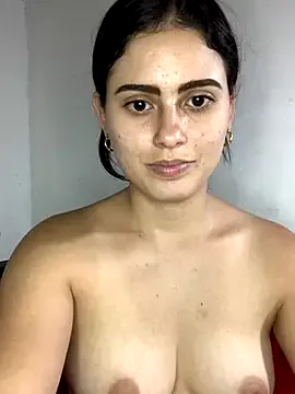 LeyahSummer – webcam model profile photo Image 10