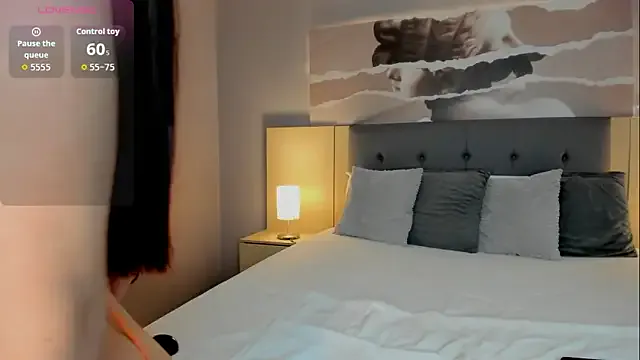 MiraKova – webcam model profile photo Image 8