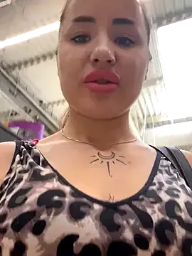 MiaRosey – webcam model profile photo Image 6