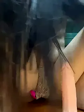 MiraKova – webcam model profile photo Image 11