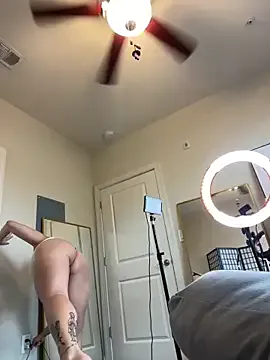 Melanie – webcam model profile photo Image 9