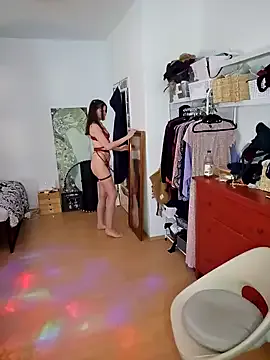 ViviennePower – webcam model profile photo Image 14