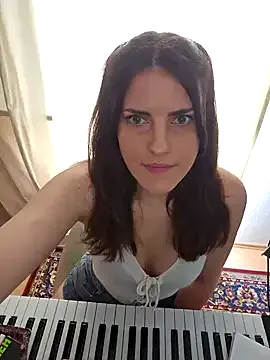 ViviennePower – webcam model profile photo Image 2