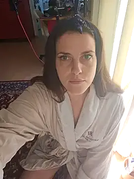 ViviennePower – webcam model profile photo Image 9