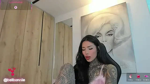 LaraCharm – webcam model profile photo Image 4