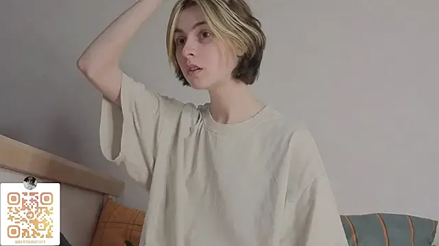 SarahBlair – webcam model profile photo Image 5