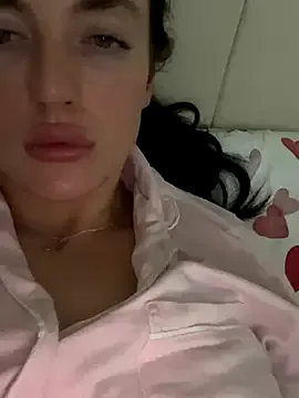 ChloeWills – webcam model profile photo Image 2