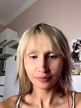 Isabella – webcam model profile photo Image 17