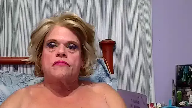 AllegraEssen – webcam model profile photo Image 15