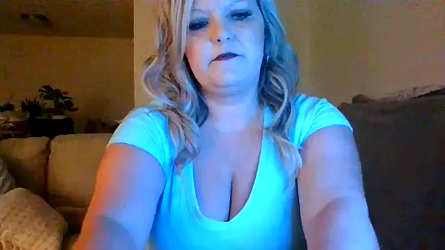 Mia-Minou – webcam model profile photo Image 5