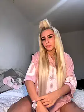 MiraKova – webcam model profile photo Image 5