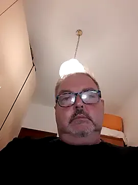 SerenaStar – webcam model profile photo Image 16