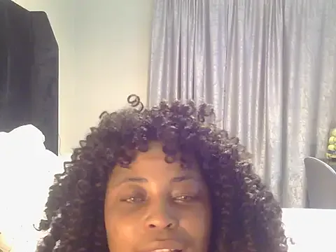 MilaDelays – webcam model profile photo Image 12