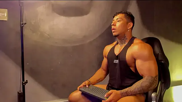 CurlyElisa – webcam model profile photo Image 7