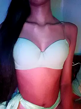 Gia – webcam model profile photo Image 5