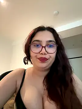 ViviennePower – webcam model profile photo Image 6