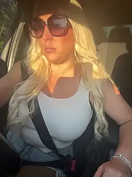 Bustyblondebabe32 Image 16