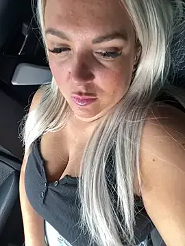 Bustyblondebabe32 Image 4