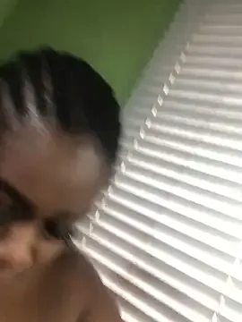 bustytitsxxx Image 3